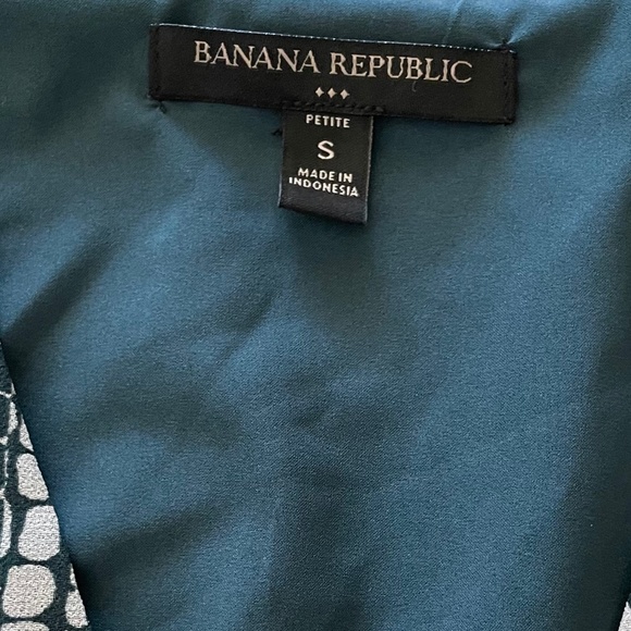 Banana Republic- Flounce Hem Chiffon V- Neck Dress - Picture 15 of 16